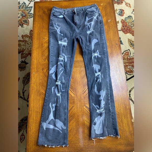 Stylish Distressed Women Jeans, XL - Picture 4 of 9
